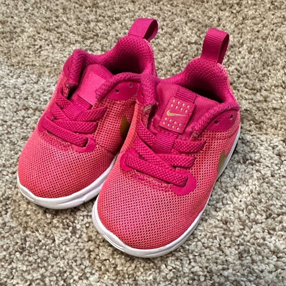 Nike Kids Fuchsia Sneakers